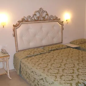 Gasthuis Residenza Due Torri Check In Presso Vicolo Cattani 7, Bologna